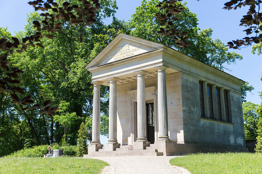 castle park with Luisentemple, queen Luise, Neustrelitz, Mecklenburg lakes, Mecklenburg lake district, Mecklenburg-West Pomerania, Germany, Europe