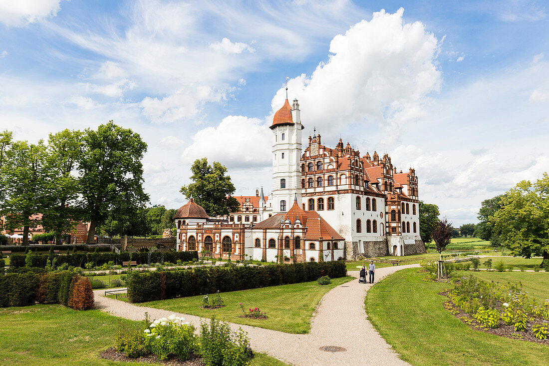Schloss Basedow, Lenné-Park, Gartenroute, Mecklenburgische Seenplatte, Mecklenburgische Seen, Basedow, Mecklenburg-Vorpommern, Deutschland, Europa