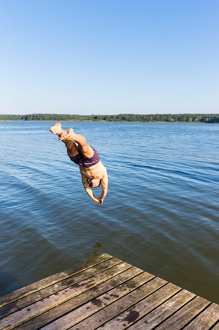 Man diving into water, plunge, swimming, diving into water, family, playing in the water, holiday, summer, swimming, sport, lake Neuklostersee, Mecklenburg lakes, Mecklenburg lake district, MR, Neukloster, Mecklenburg-West Pomerania, Germany, Europe