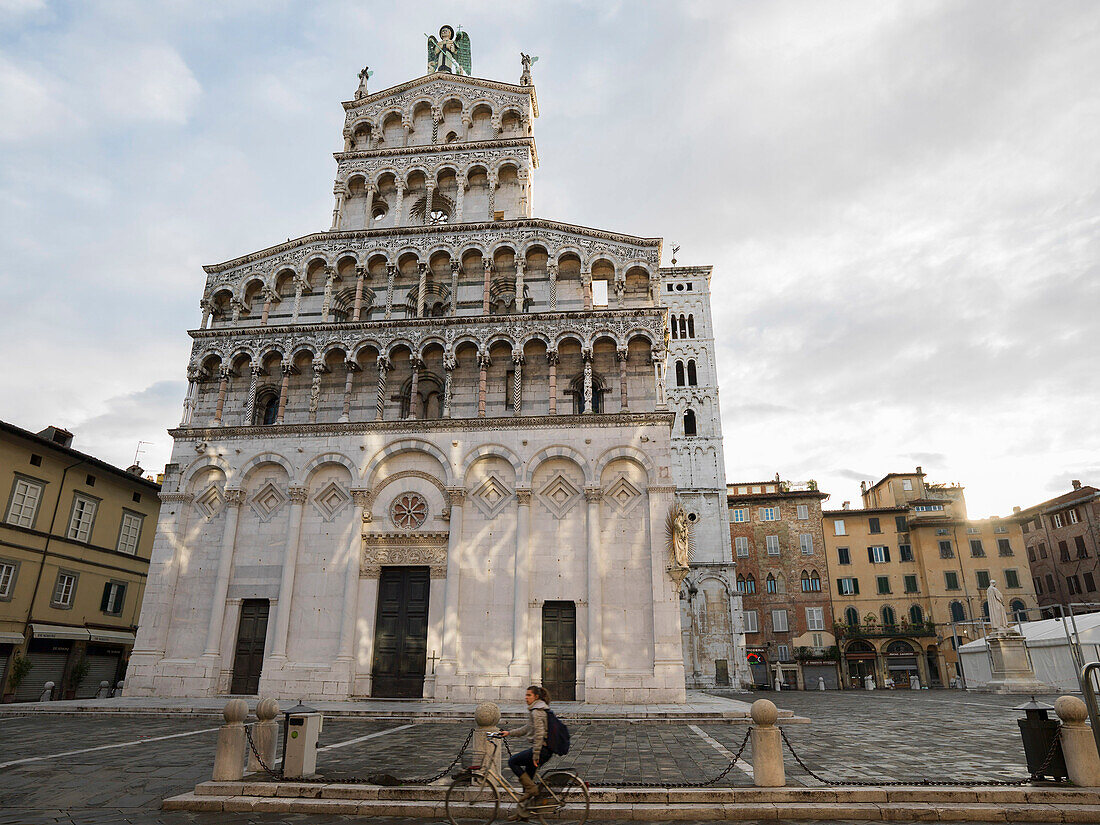 Duomo and piazza in Lucca