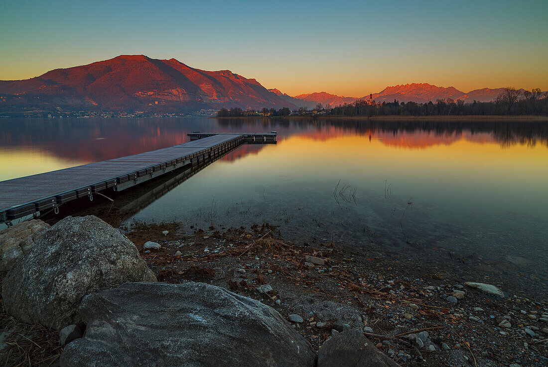 Sonnenuntergang am Pusiano-See von Casletto, Como und Lecco, Brianza, Lombardei, Italien, Europa