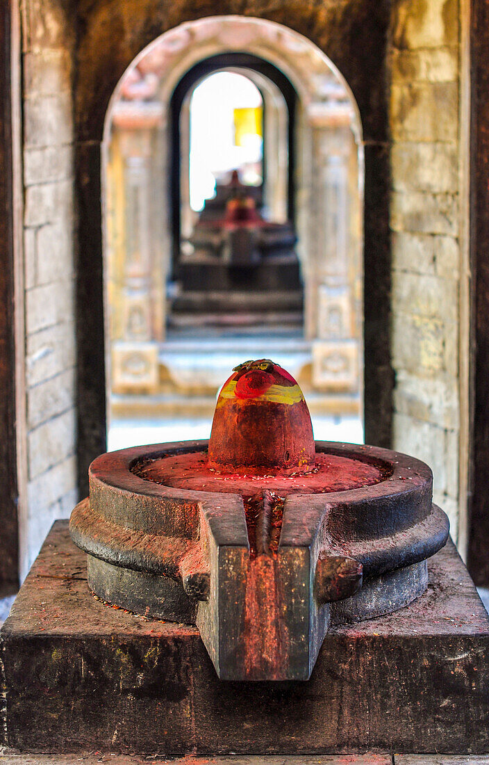 Lingam, ein Symbol der Anbetung für die Hindus, Pashupatinath Tempel, Kathmandu, Nepal, Asien