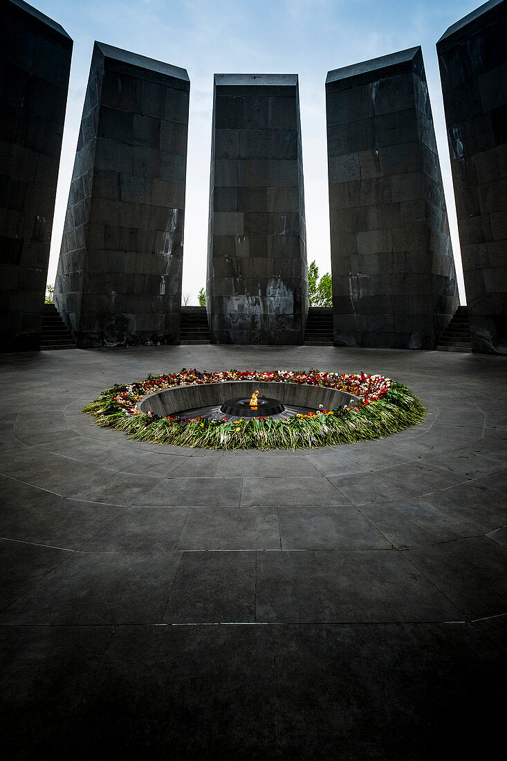 Ewige Flamme im Tsitsernakaberd Denkmal des armenischen Völkermordes, Jerewan, Armenien, Caucaus, Eurasien
