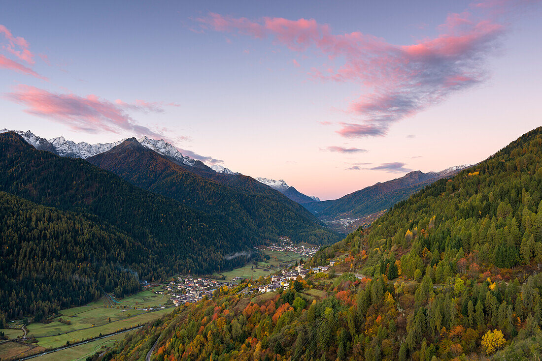 Sun valley at sunrise, Europe, Italy, Trentino Alto Adige, Trento district, Sun Valley, Parco naturale Adamello Brenta, Pellizzano city
