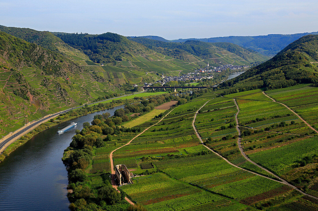 Moselle Valley near Bremm with Calmont Hill, Rhineland-Palatinate, Germany, Europe