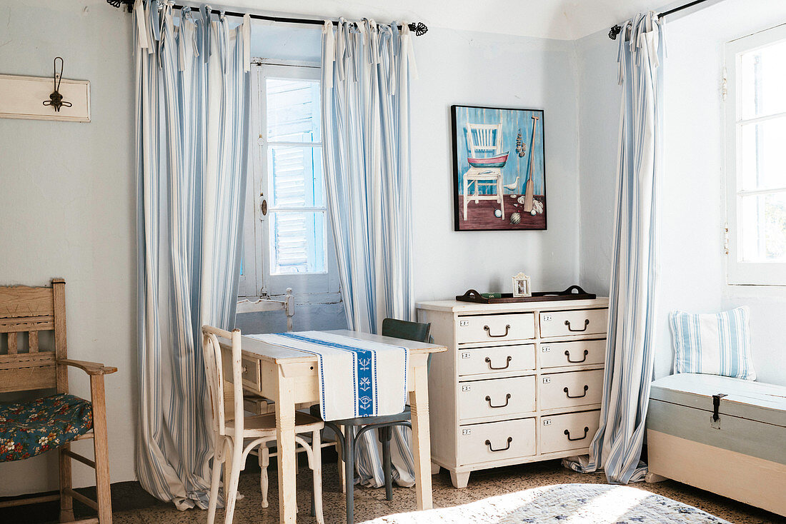 Bedroom, Shabby Chic Style, Casa Rosalie, Colle San Bartolomeo, Ligurien, ItalienLiguria, Italy, Europe