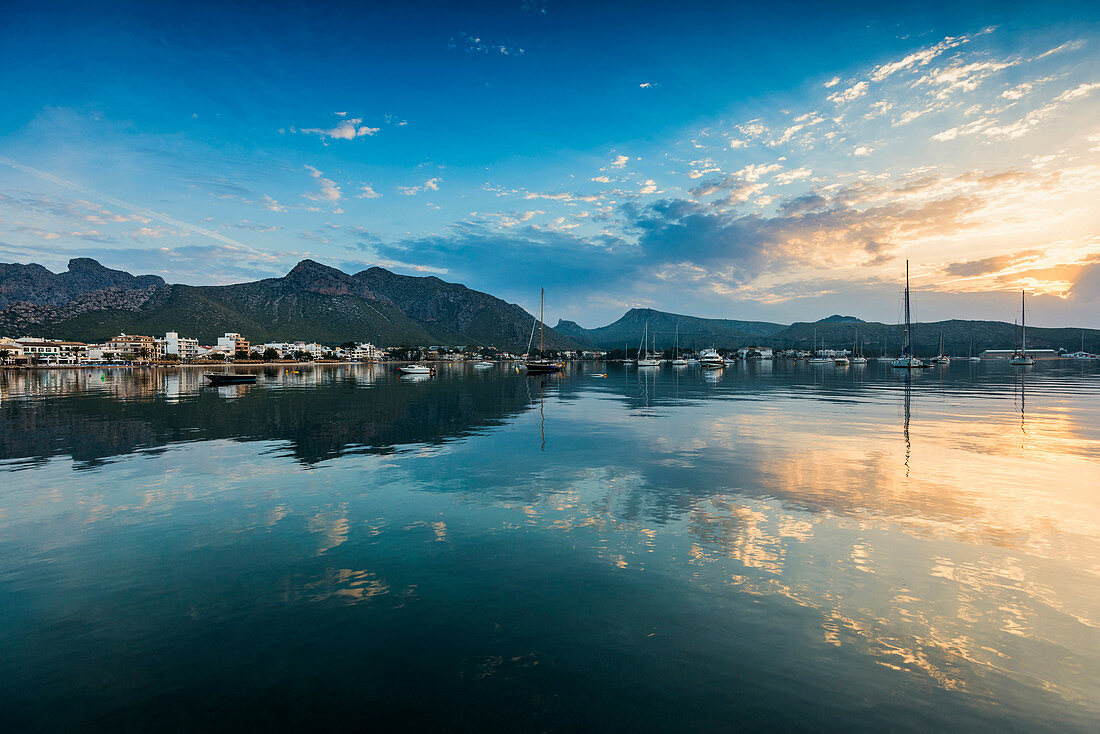 Sonnenaufgang, Port de Pollenca, Pollença, Serra de Tramuntana, Mallorca, Balearen, Spanien