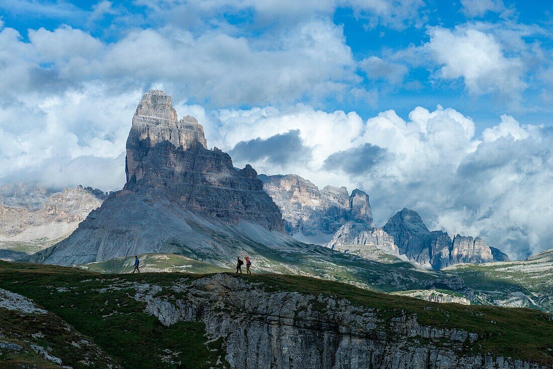 Monte Piana, Tre Cime di Lavaredo, Misurina, Veneto, Italy, men trekking
