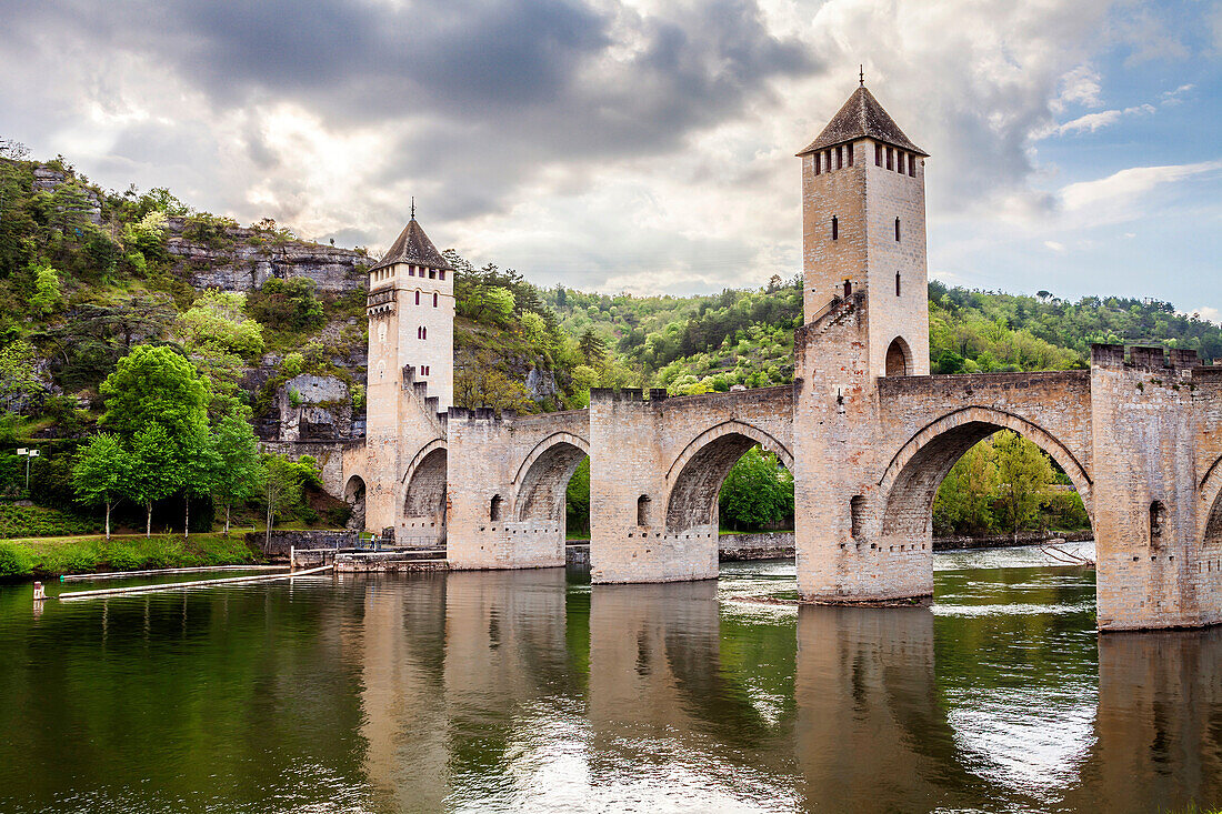 Pont Valentre in der Stadt von Cahors, Frankreich.