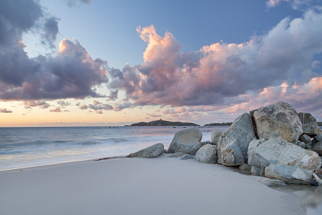 Strand in Pinarellu, Ostkorsika, Korsika, Südfrankreich, Frankreich, Südeuropa, Europa