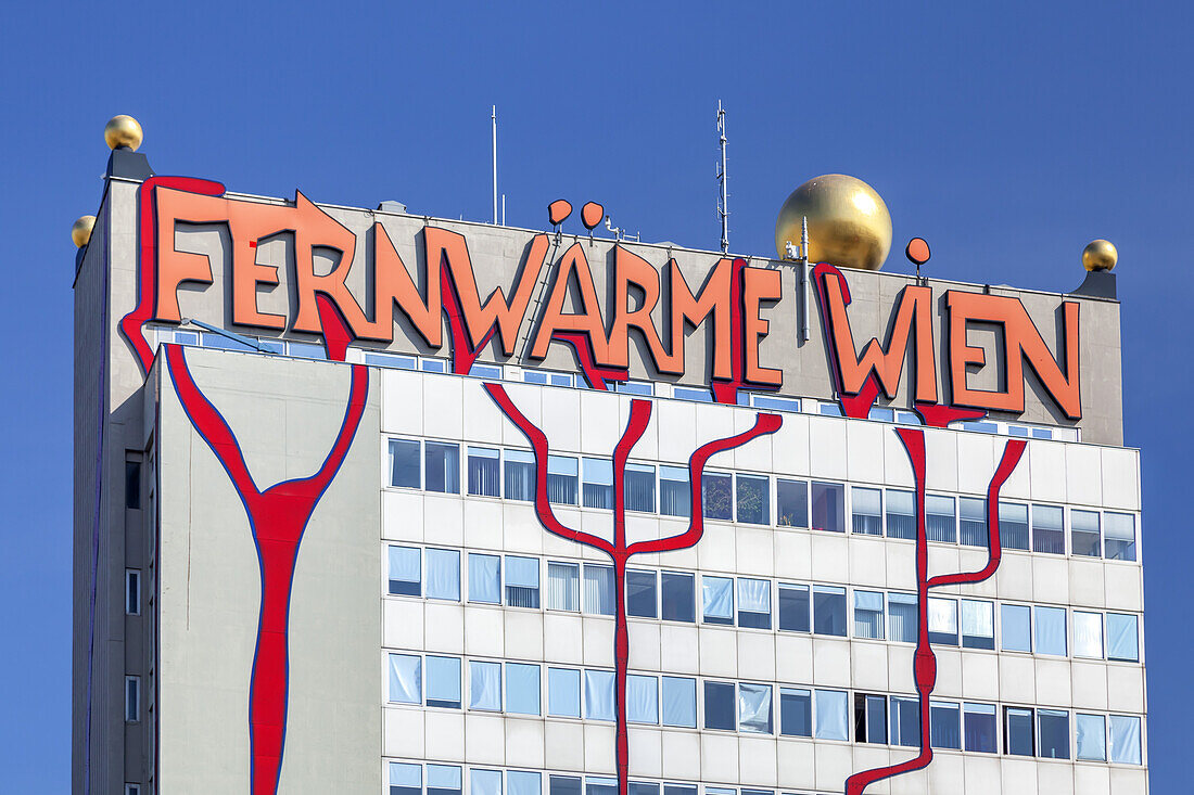 Incineration plant Spittelau of Friedensreich Hundertwasser in Vienna, Eastern Austria, Austria, Europe