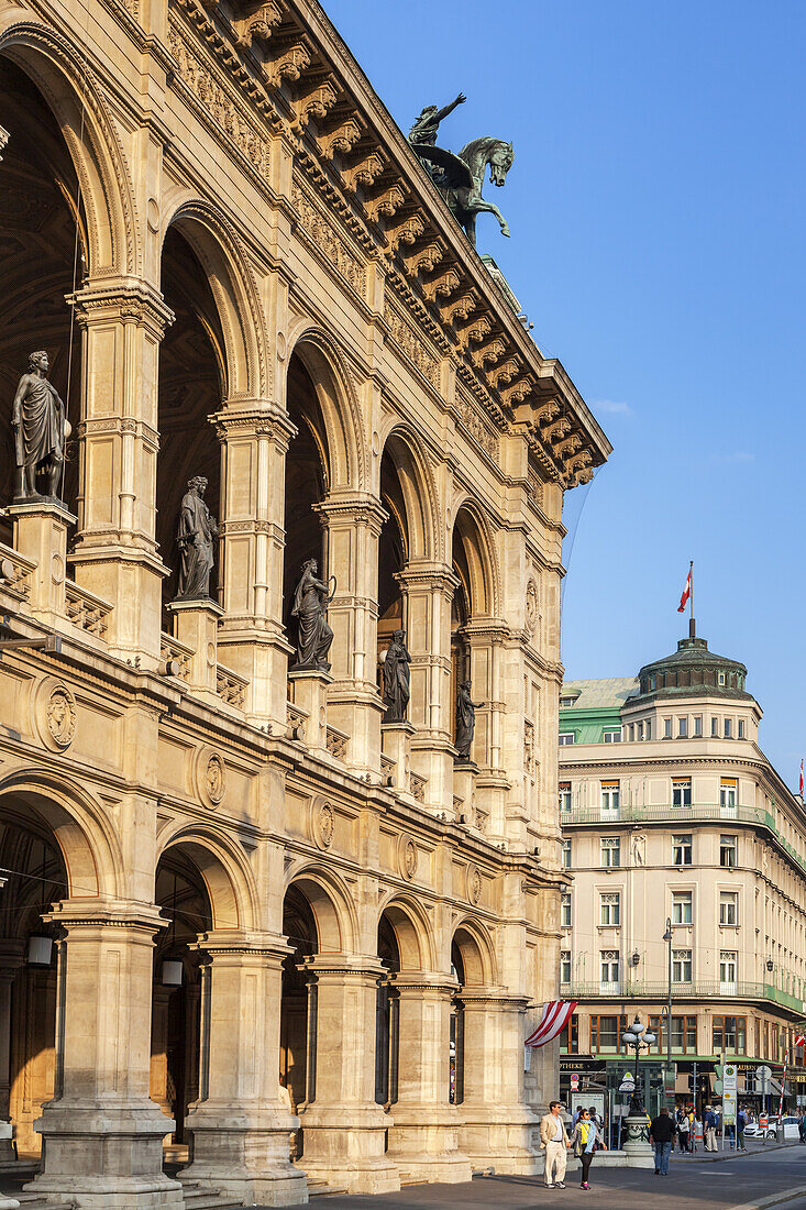 Wiener Staatsoper am Opernring in der Altstadt von Wien, Ostösterreich, Österreich, Europa