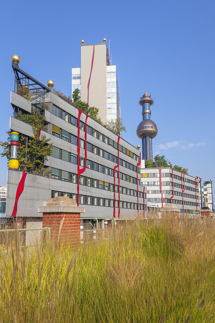 Incineration plant Spittelau of Friedensreich Hundertwasser in Vienna, Eastern Austria, Austria, Europe