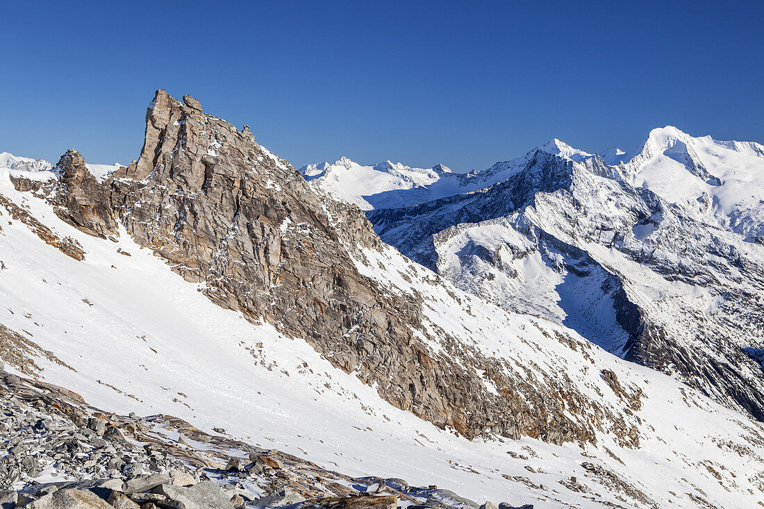 Blick von Gefrorene-Wand-Spitzen auf Zillertaler Alpen mit Schönbichler Horn und Großer Möseler, Hintertux, Tirol, Österreich, Europa