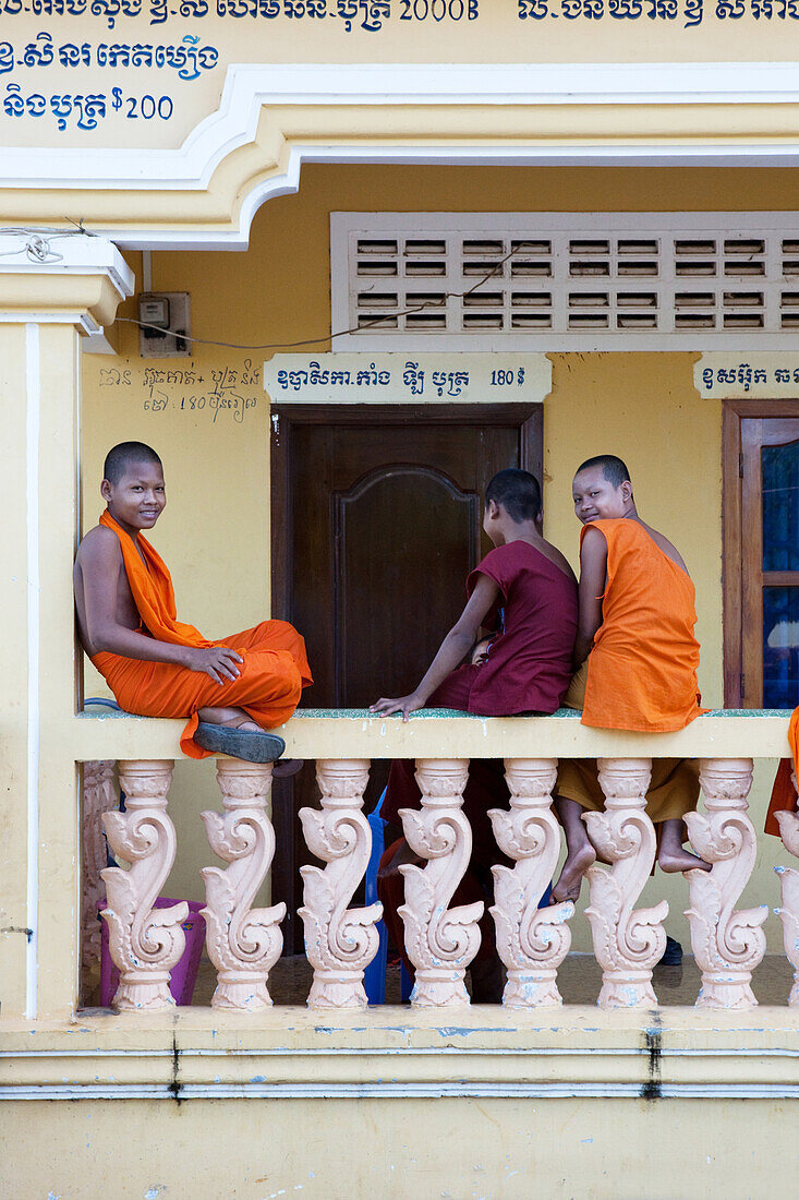 Buddhistische Mönche in einem Kloster, Pursat, Pursat, Kambodscha
