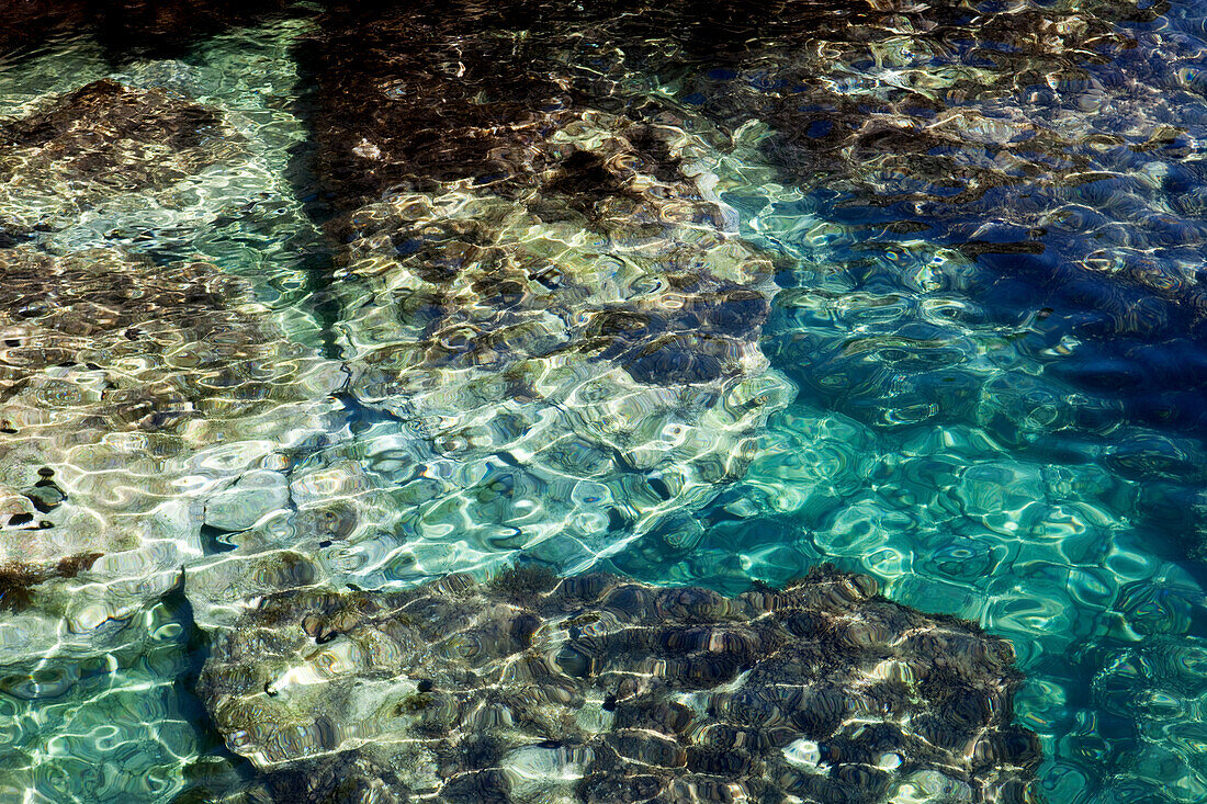 kristallklares Wasser, Dhermi, Albanische Riviera, Albanien