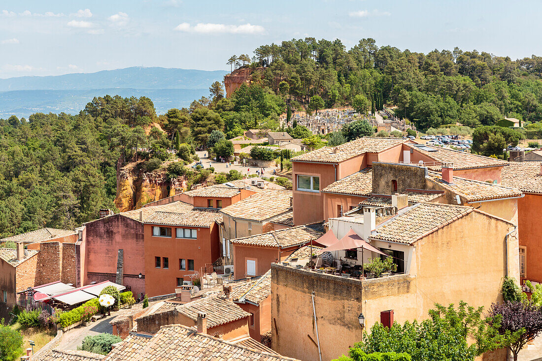 Village houses and the entrance of the Ochre trail in the background, Roussillon, Vaucluse, Provence-Alpes-Cote d'Azur, France, Europe