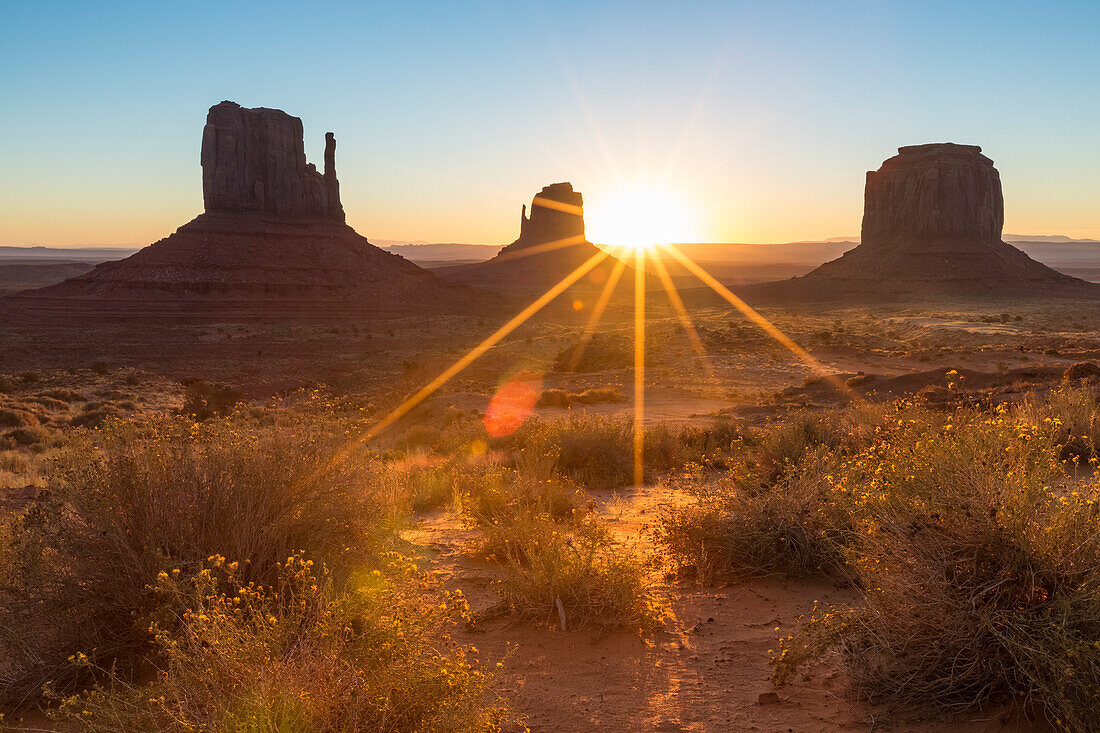 Sunrise at Monument Valley, Navajo Tribal Park, Arizona, United States of America, North America