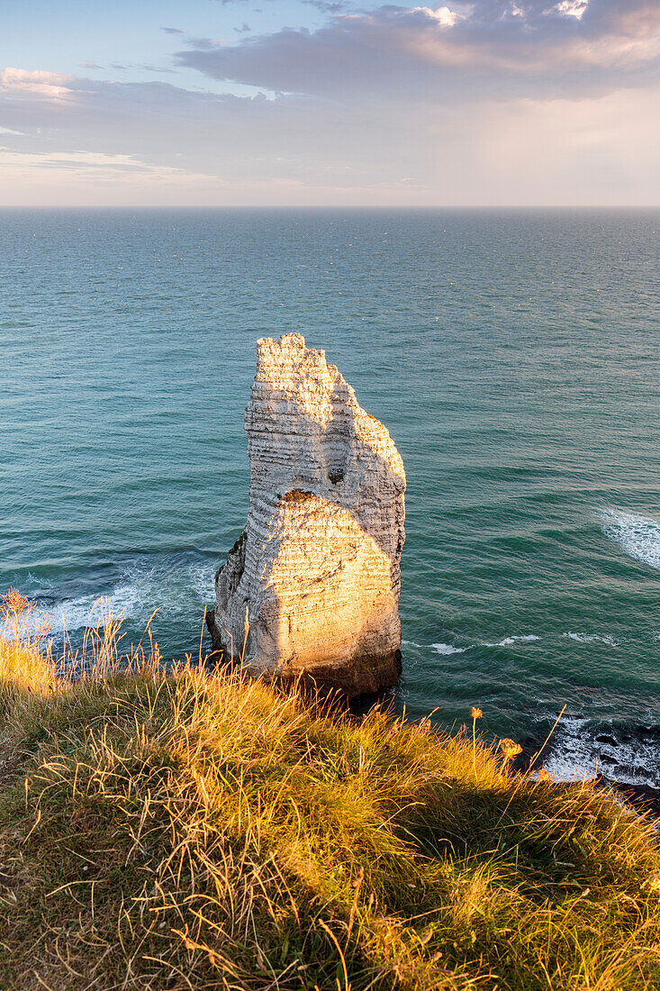 Pinnacle im Ozean, Etretat, Normandy, Frankreich, Europa