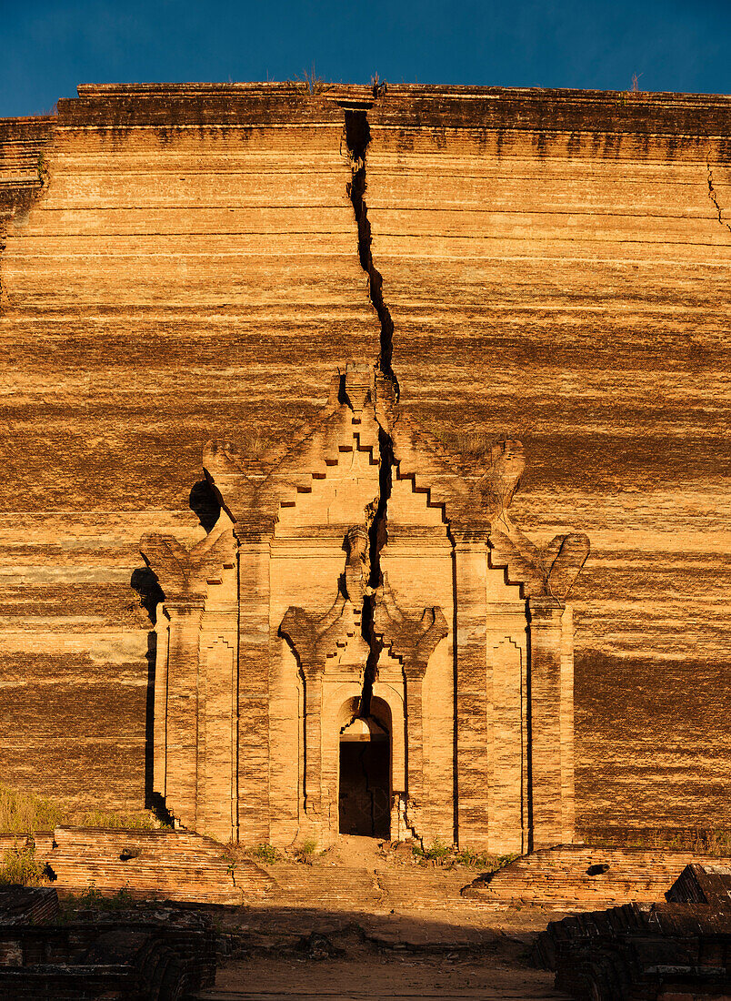 Außen von Mingun Paya, Mingun, Mandalay Region, Myanmar (Burma), Asien