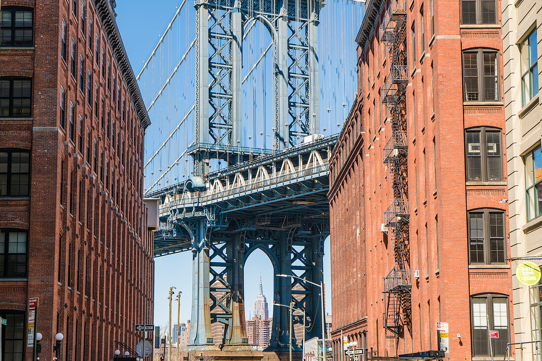 Manhattan Bridge und Empire State Building von Dumbo Historic District, Brooklyn, New York City, Vereinigte Staaten von Amerika, Nordamerika