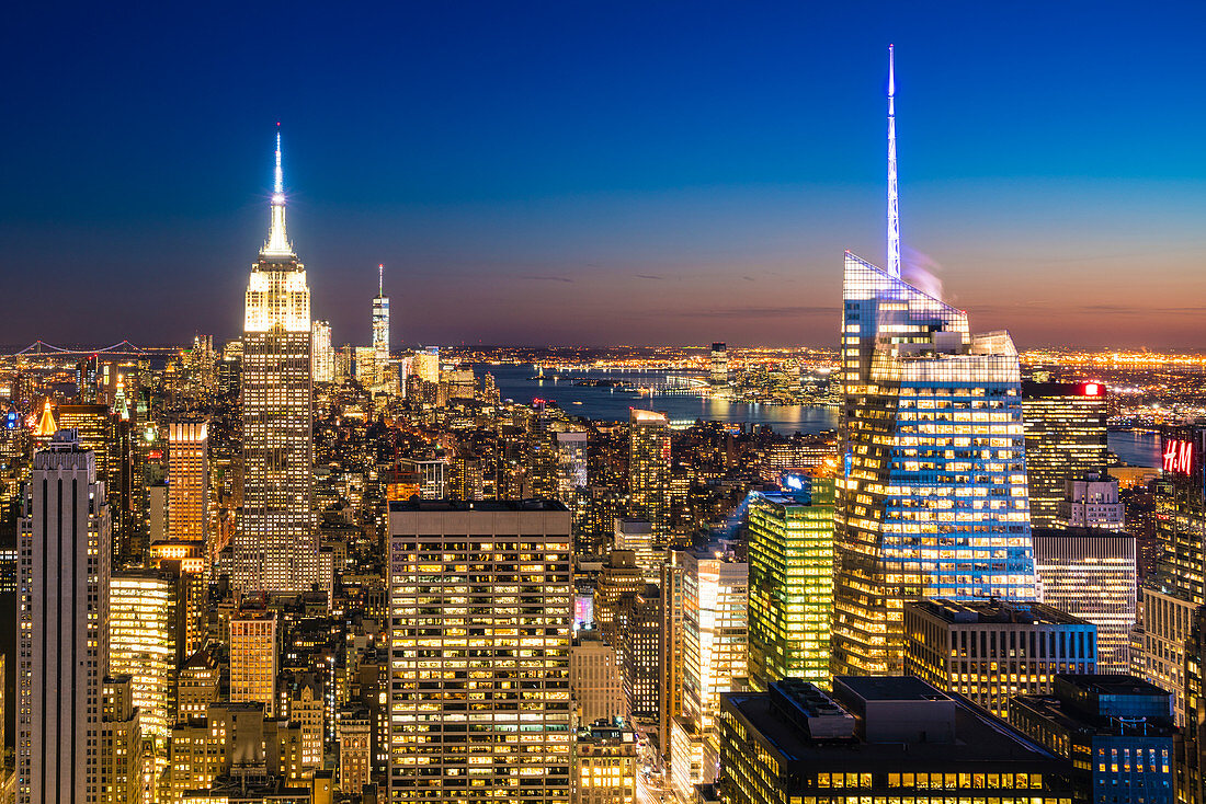 Manhattan Skyline und Empire State Building in der Dämmerung, New York City, Vereinigte Staaten von Amerika, Nordamerika