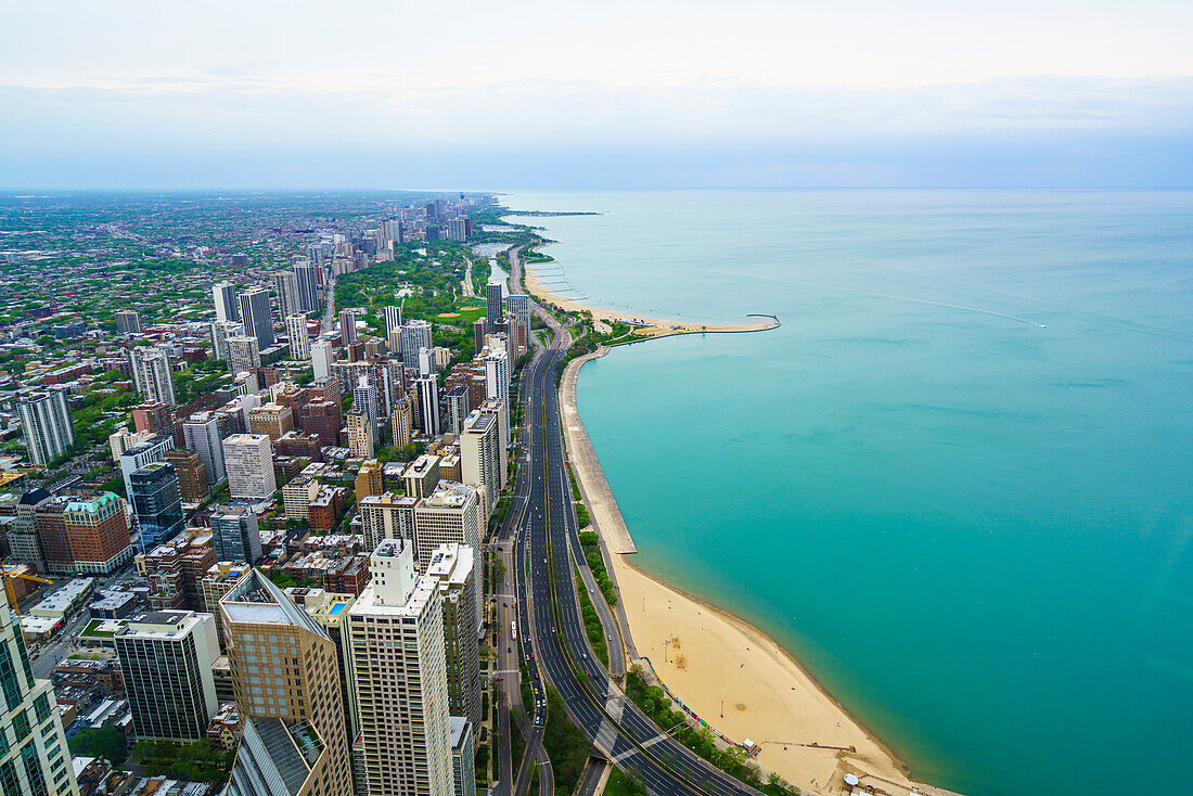 Chicago skyline and Lake Michigan, Chicago, Illinois, United States of America, North America