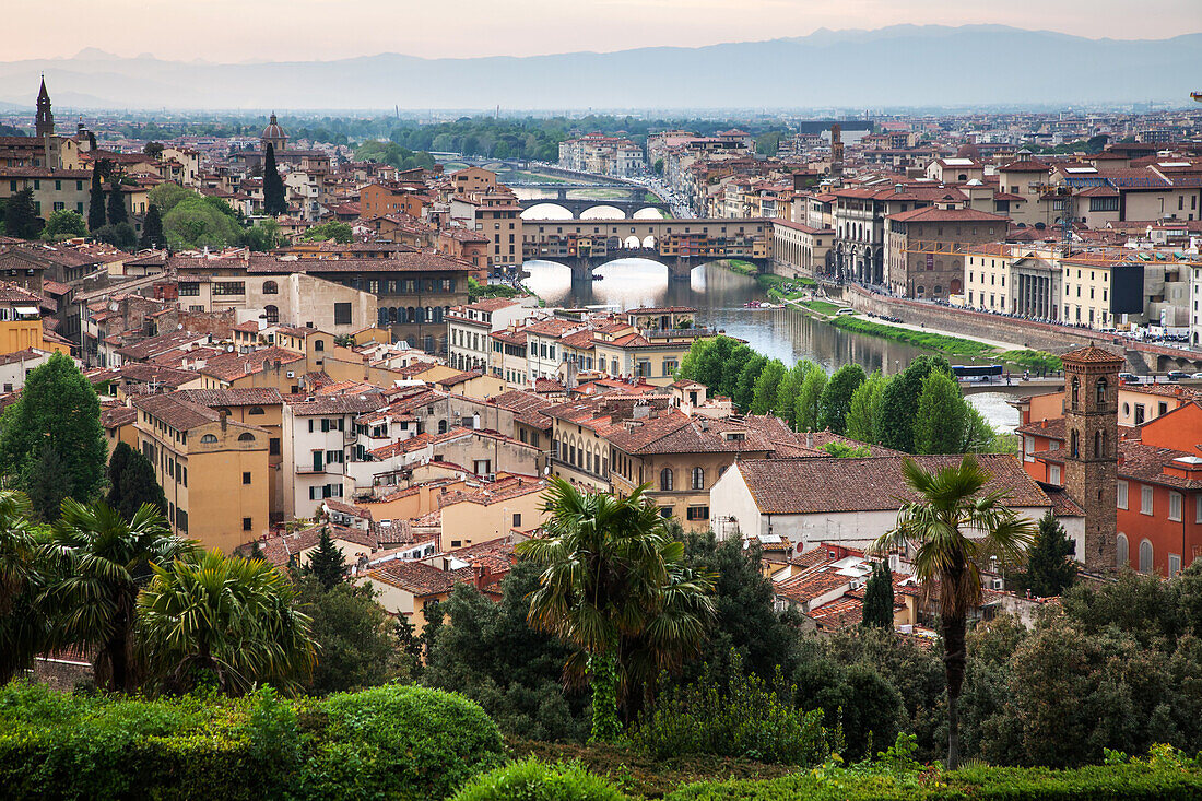 Florenz Panorama von Piazzale Michelangelo mit Ponte Vecchio, Florenz, UNESCO Weltkulturerbe, Toskana, Italien, Europa