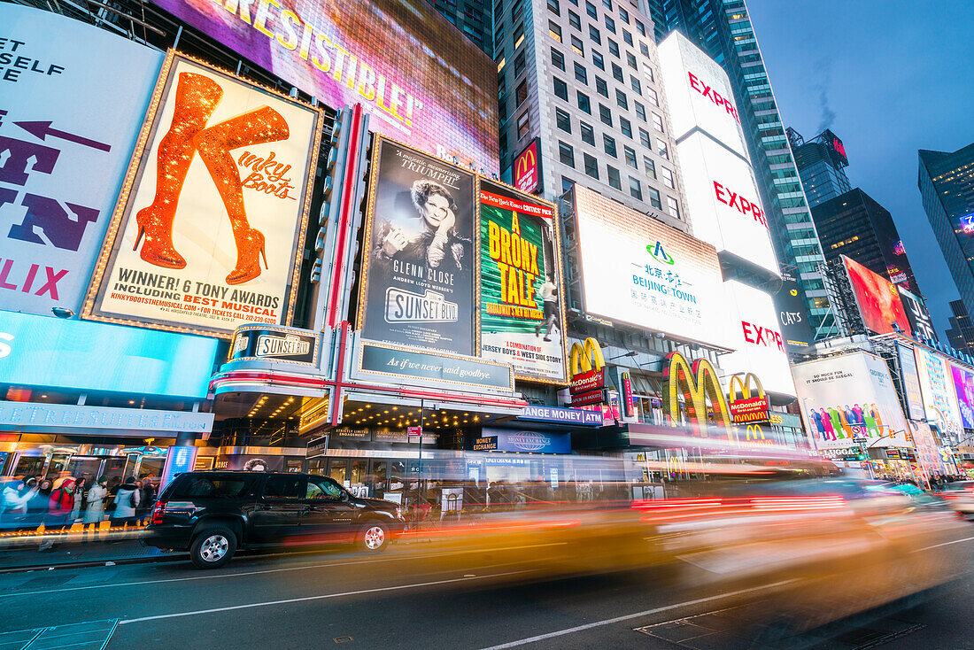 Times Square bei Nacht, New York City, Vereinigte Staaten von Amerika, Nordamerika