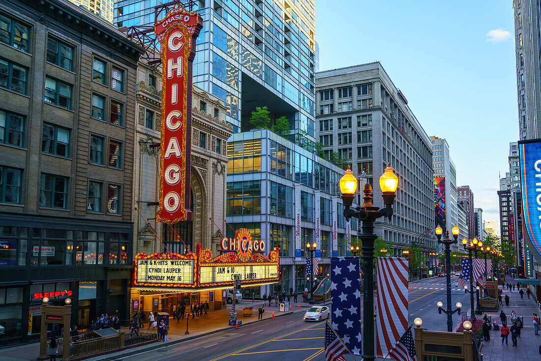 Das Chicago-Theater auf North State Street, Chicago, Illinois, Vereinigte Staaten von Amerika, Nordamerika