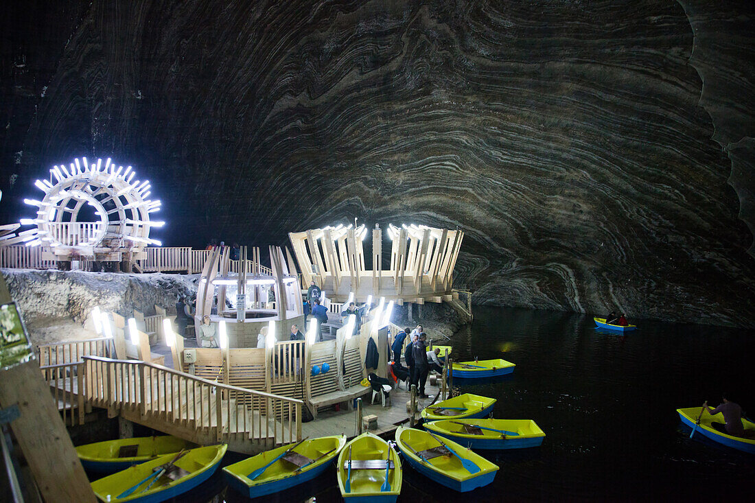 Unterirdischer See im Salzbergwerk, Salina Turda Museum in Siebenbürgen, Rumänien, Europa