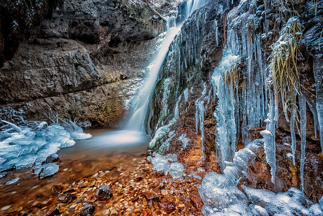 Koflertaler Wasserfall im Winter, Non Valley, Trentino Alto Adige, Italien