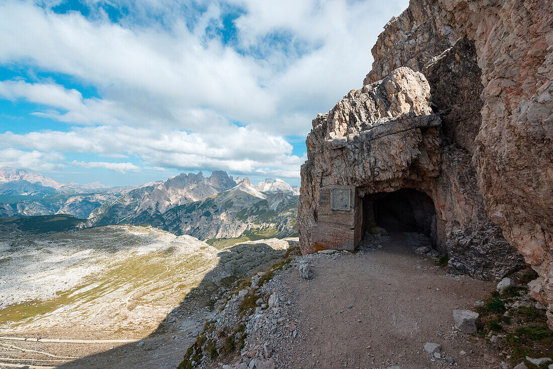 Europa, Italien, Dolomiten, Veneto, Belluno, Gräben des Ersten Weltkriegs auf dem Berg Paterno