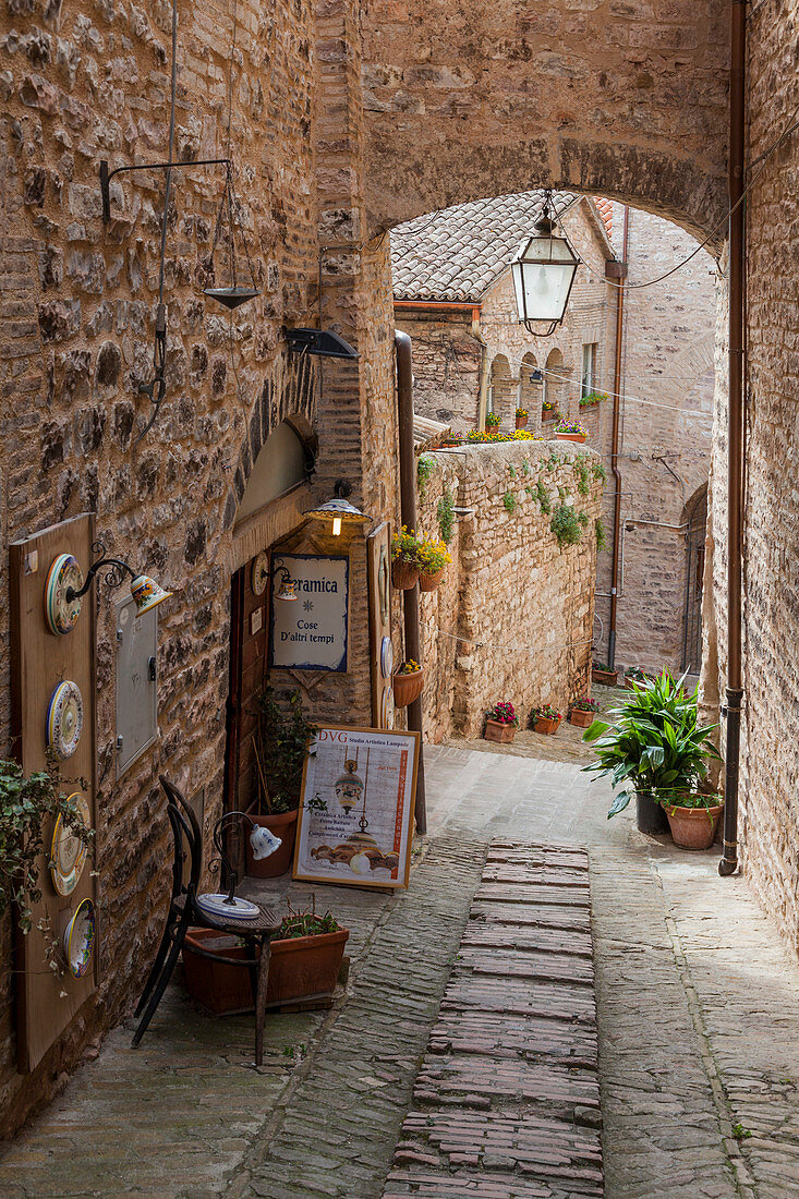 Spello, Provinz Perugia, Umbrien, Italien, Eine Spur im historischen Zentrum von Spello mittelalterlichen Dorf