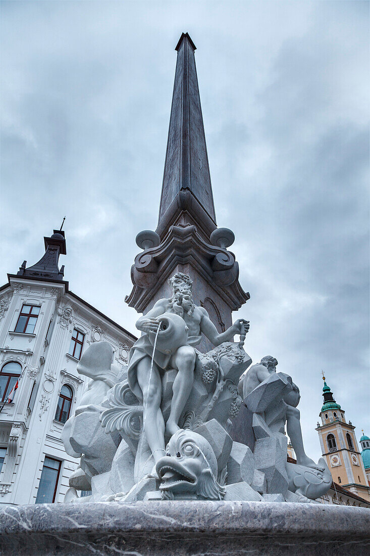 Europa, Slowenien, Ljubjana, Drei Karnische Flüsse Brunnen in der Nähe des Rathauses