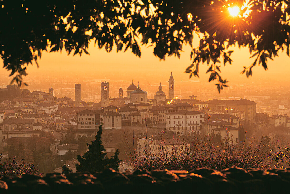 Sonnenaufgang in Città Alta, Bergamo, Bergamo Provinz, Lombardei Bezirk, Italien, Europa