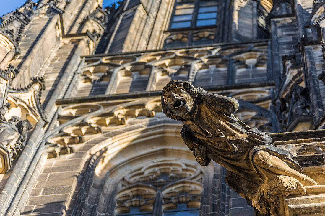 Details von Statuen und Architektur der Kathedrale von Saint Vitus Prag Tschechische Republik Europa