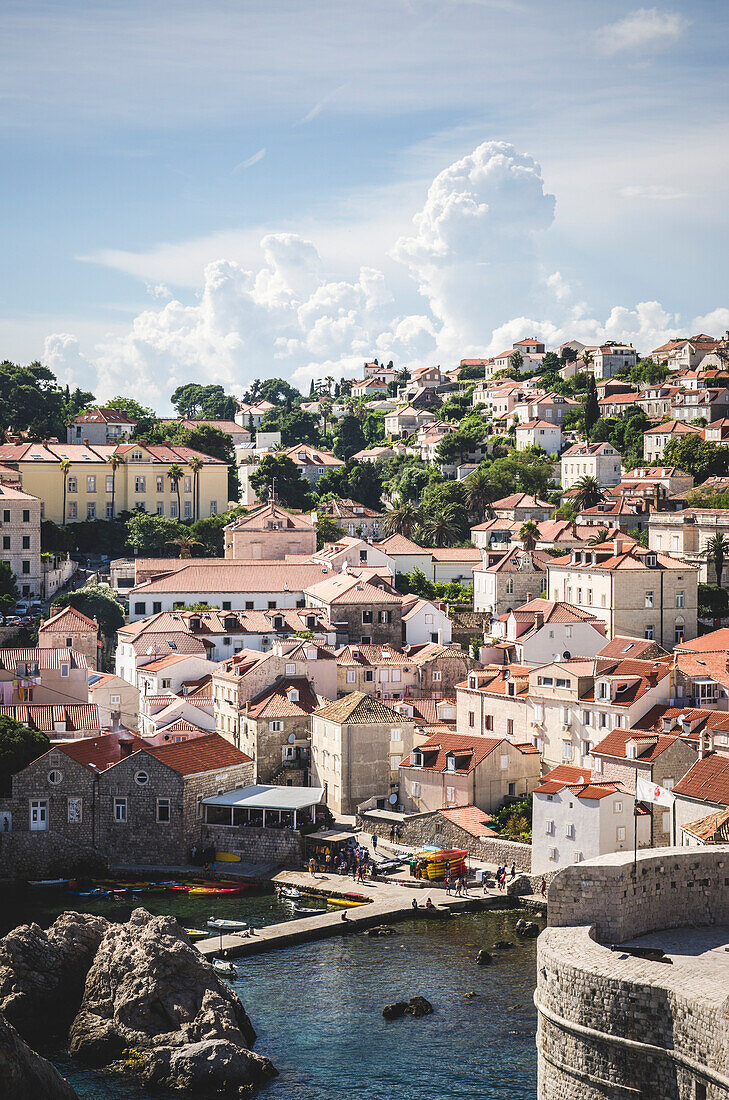 Stadtbild und kleiner Hafen, Dubrovnik, Kroatien