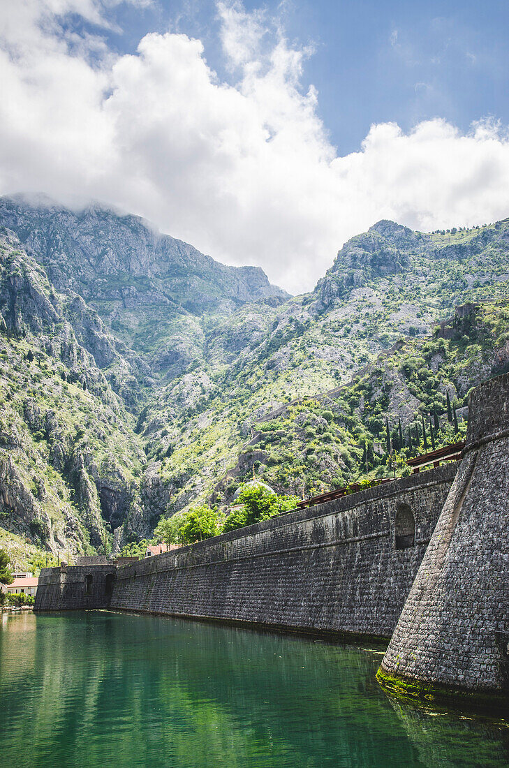 Befestigungsmauern um Kotor, Montenegro