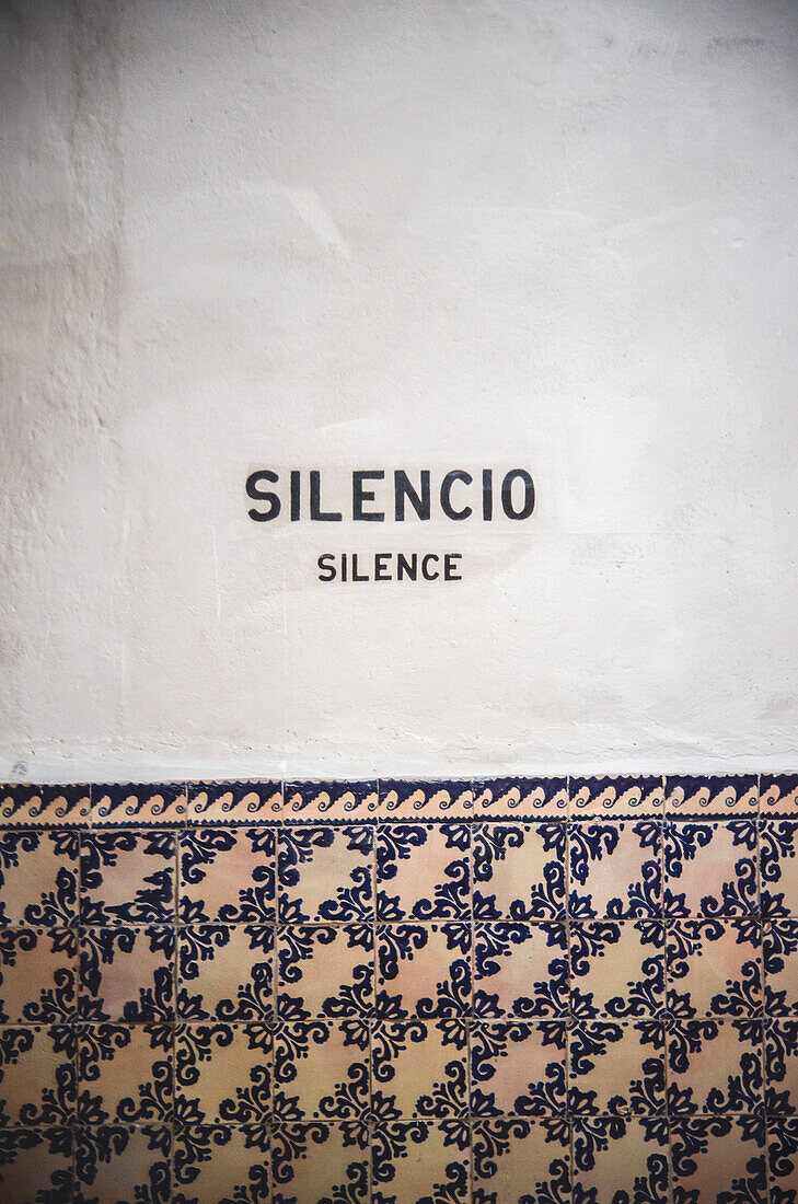 Silencio Zeichen in La Parroquia de San Miguel Arcangel