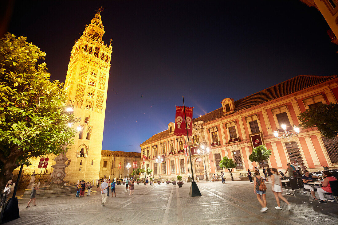 Square Virjen de los Reyes, cathedral, Giralda,  Seville, andalusia, Europe
