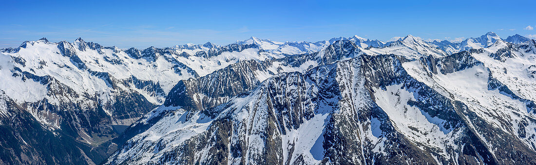 Panorama of Zillertal Alps and High Tauern with Reichenspitze, Grossvenediger, Dreiherrenspitze, Rauchkofel and Hochgall, from Grundschartner, Zillertal Alps, Tyrol, Austria