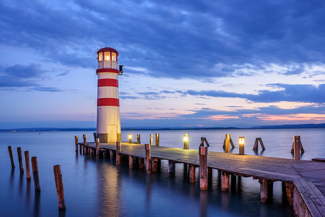 Leuchtturm am Abend, Podersdorf, Neusiedler See, Nationalpark Neusiedler See, UNESCO Welterbe Kulturlandschaft Fertö Neusiedler See, Burgenland, Österreich