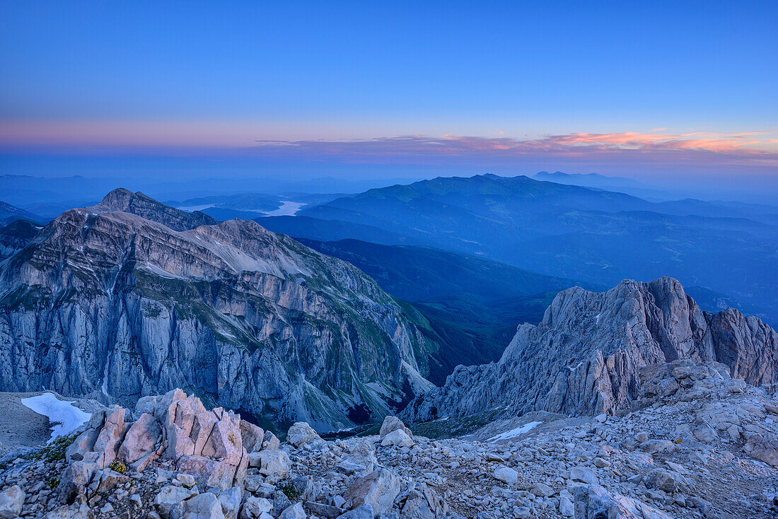 Blaue Stunde am Corno Grande, Blick auf Gran Sasso-Gruppe, Corno Grande, Gran Sasso, Abruzzen, Italien