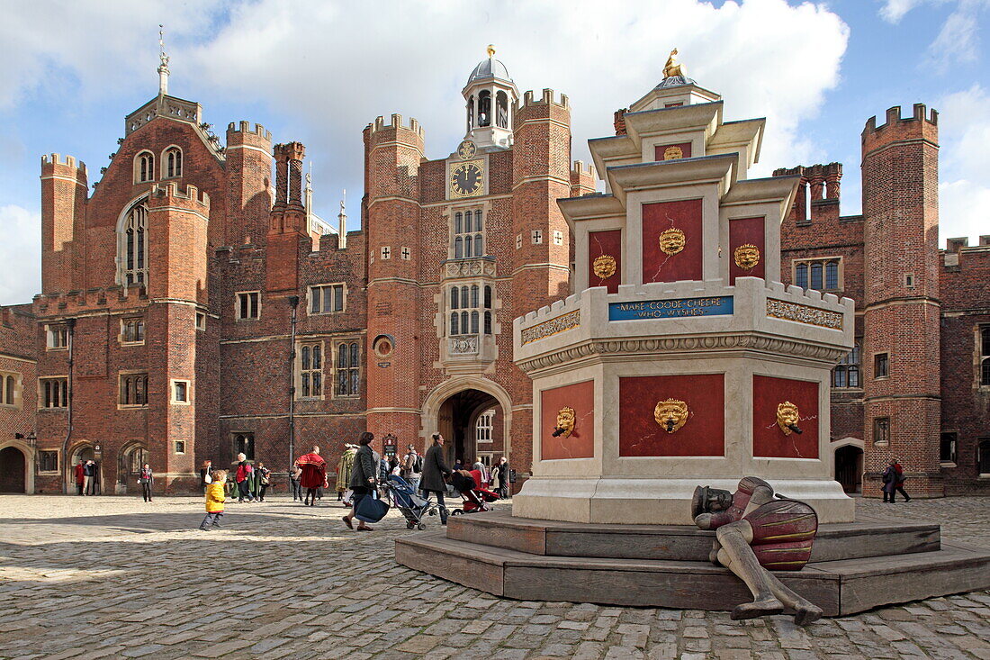 Remodeled wine fountain of Henry VIII, Base Court, Hampton Court Palace, England