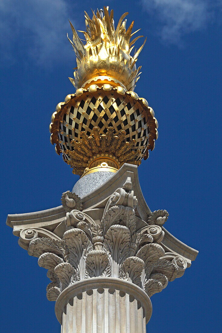 korinthische Säule am Paternoster Square, City of London, London, England