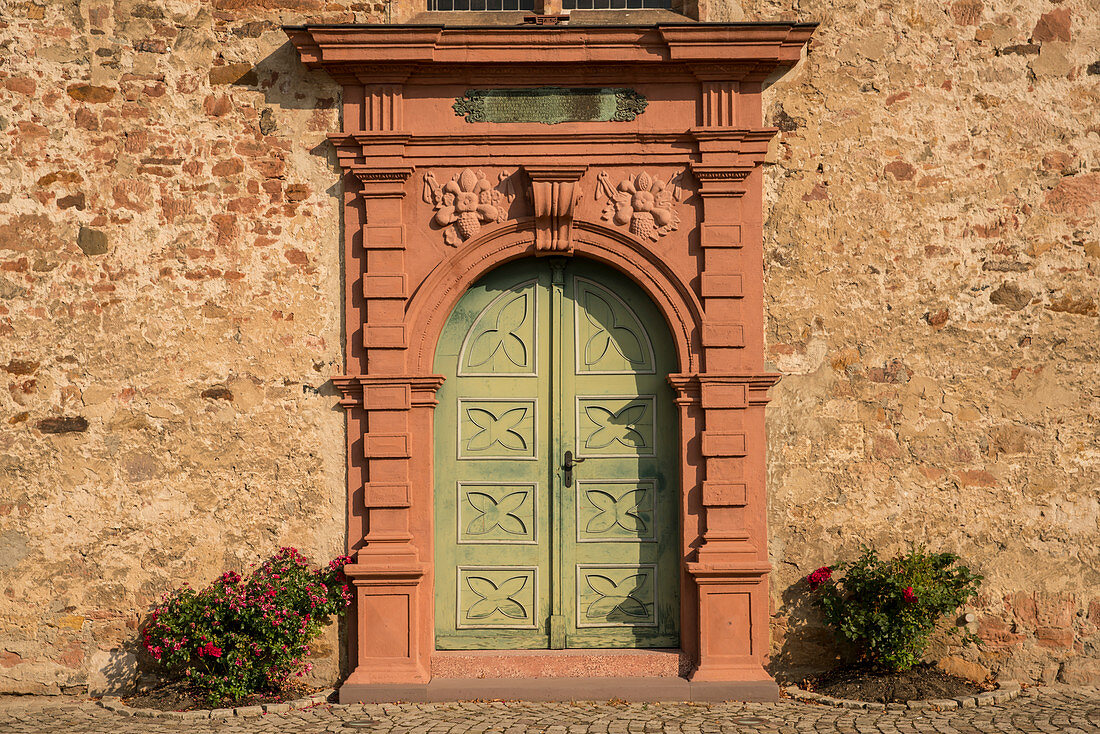 Eingangsportal der reformierten Schlosskirche in Ziegenhain, Ziegenhain, Hessen, Deutschland, Europa