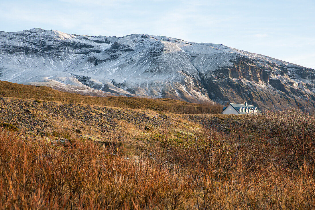 Verschneite Landschaft entlang der Straße pjódvegur im Sudurland, Island, Iceland, Europa