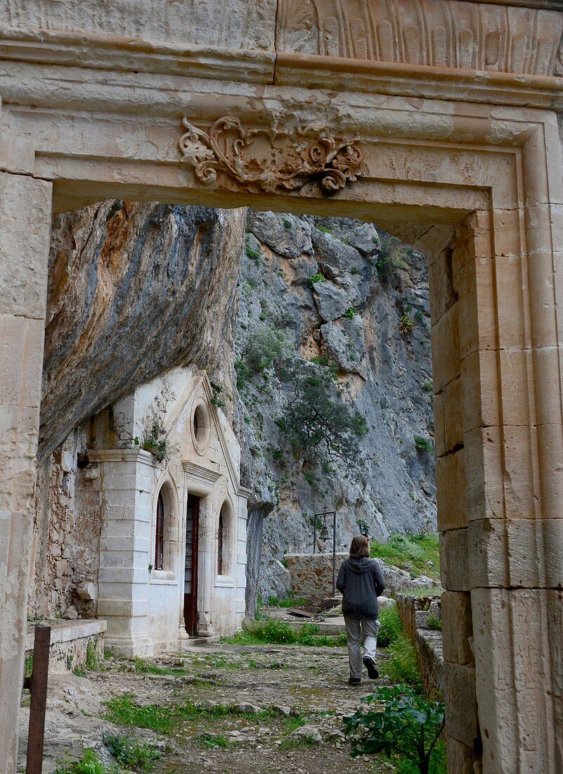 am verfallenen Kloster Gouvernetou auf der Akrotiri-Halbinsel bei Haniá, Kreta, Griechenland