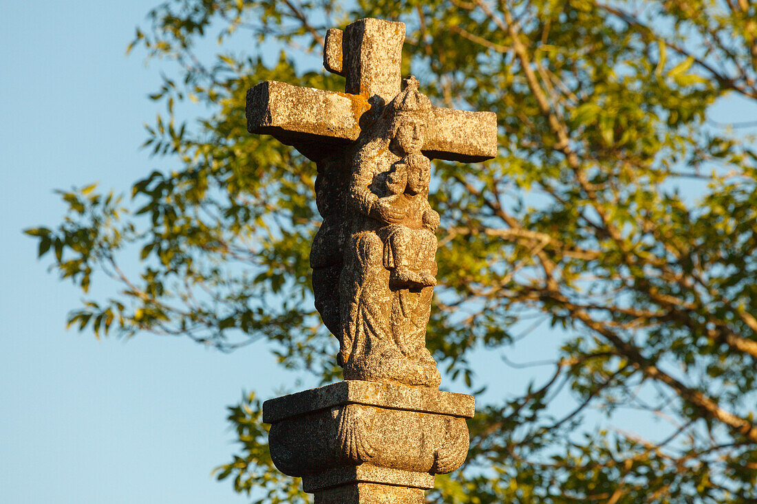 O Cebreiro, cruz de los peregrinos, Wegkreuz, Kreuz, cruzero, Camino Frances, Jakobsweg, Camino de Santiago, Pilgerweg, UNESCO Welterbe, europäischer Kulturweg, Provinz Lugo, Galicien, Nordspanien, Spanien, Europa